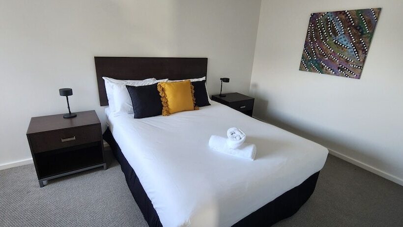 Oceanic On Thompson Apartments