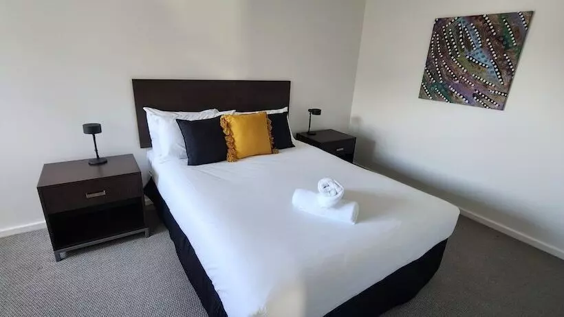 Oceanic On Thompson Apartments