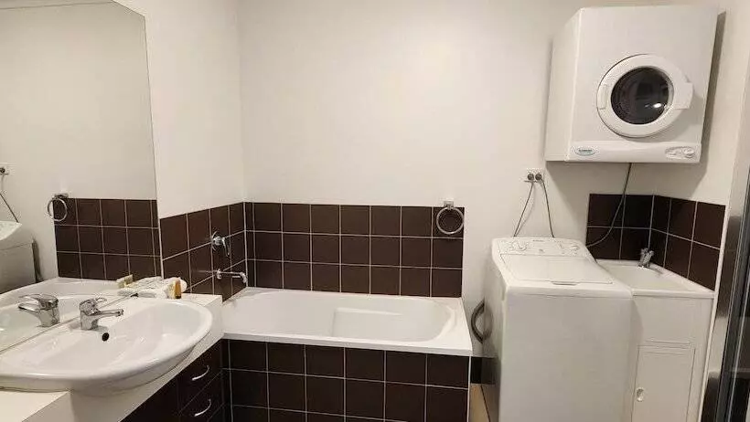 Oceanic On Thompson Apartments