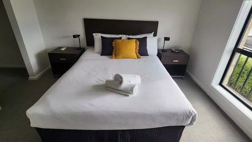 Oceanic On Thompson Apartments