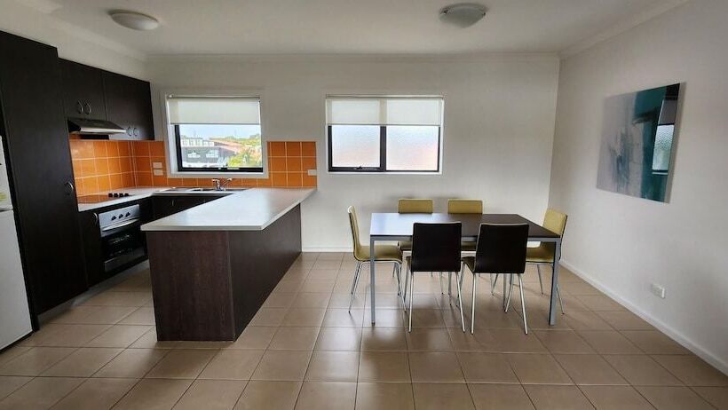 Oceanic On Thompson Apartments