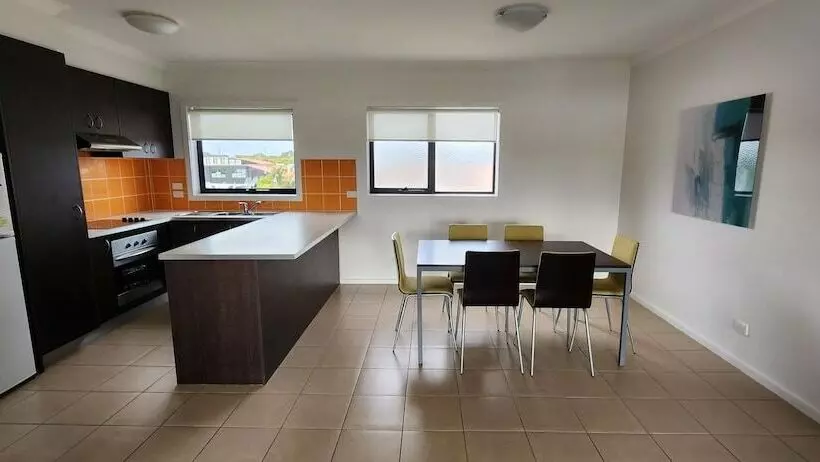 Oceanic On Thompson Apartments