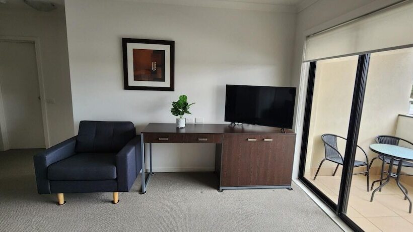 Oceanic On Thompson Apartments