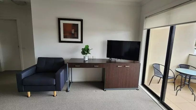 Oceanic On Thompson Apartments