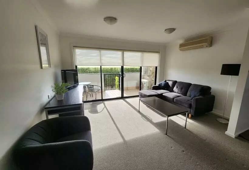 Oceanic On Thompson Apartments