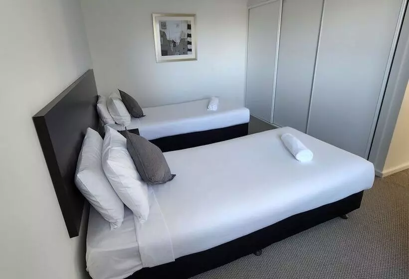 Oceanic On Thompson Apartments