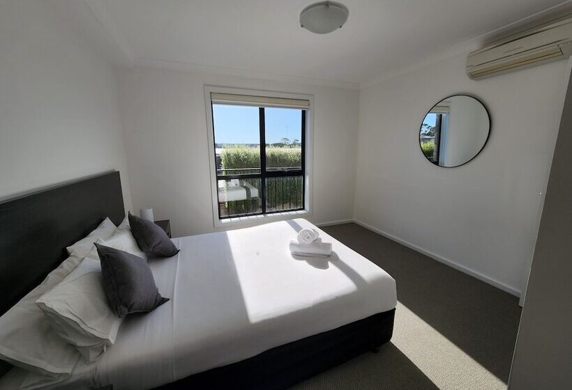 Oceanic On Thompson Apartments