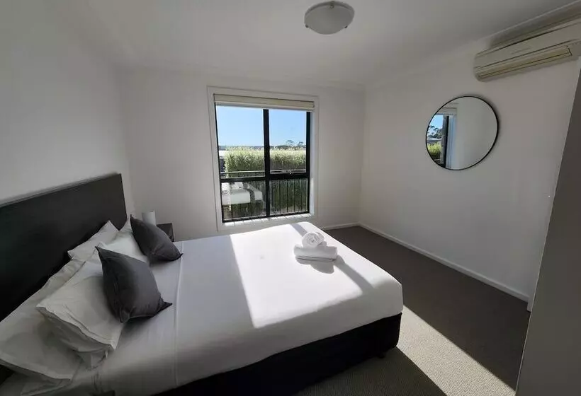 Oceanic On Thompson Apartments