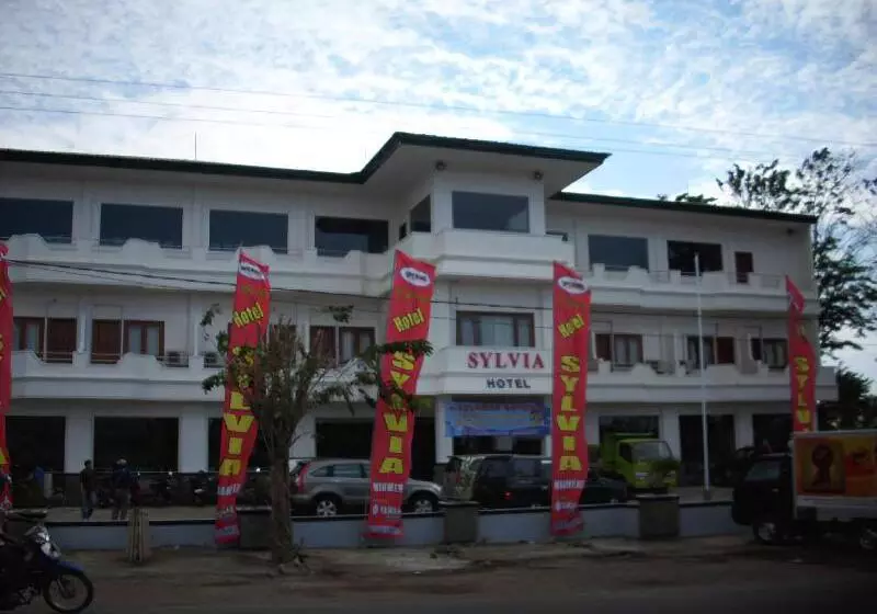 Sylvia Hotel Maumere