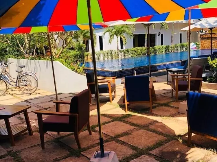 Isirafu Hotel & Residence