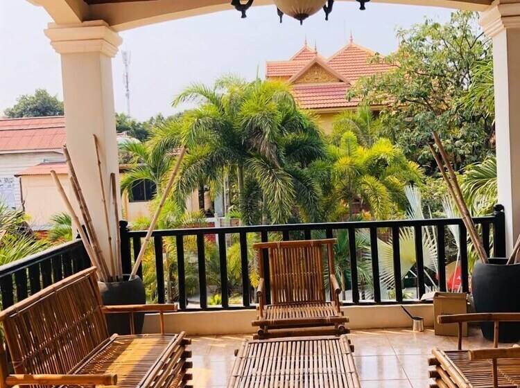 Isirafu Hotel & Residence