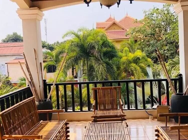 Isirafu Hotel & Residence