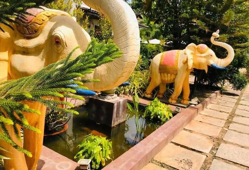 Isirafu Hotel & Residence