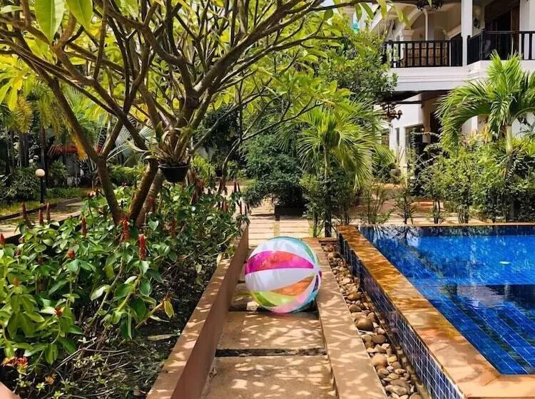 Isirafu Hotel & Residence