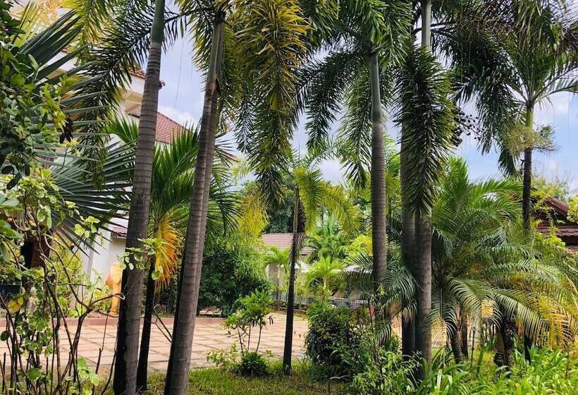 Isirafu Hotel & Residence