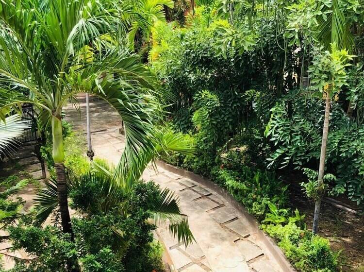 Isirafu Hotel & Residence