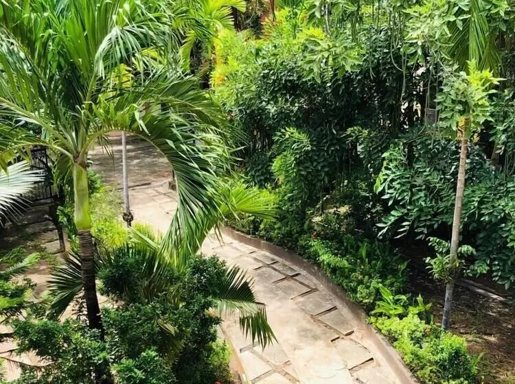 Isirafu Hotel & Residence