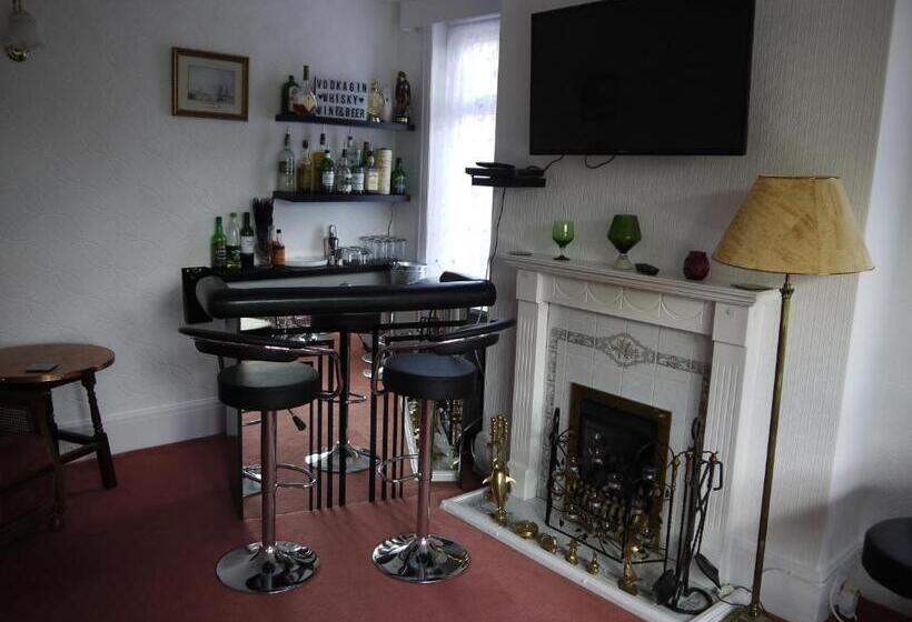 פנסיון Villa Marina