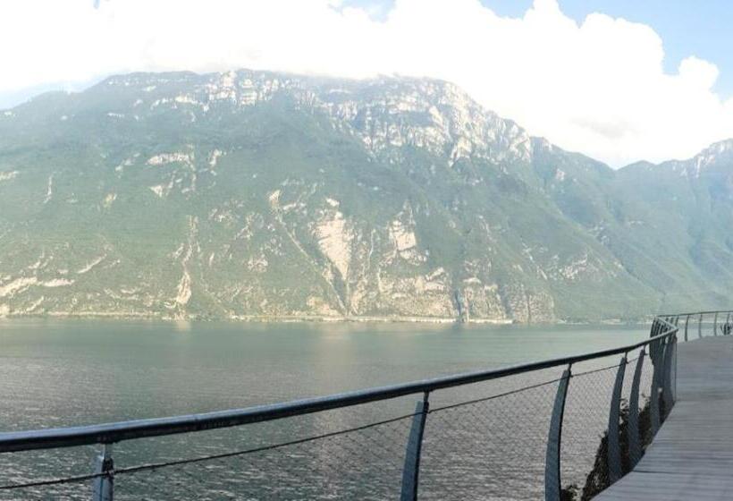 Surf Hotel Pier   Montagnoli Group