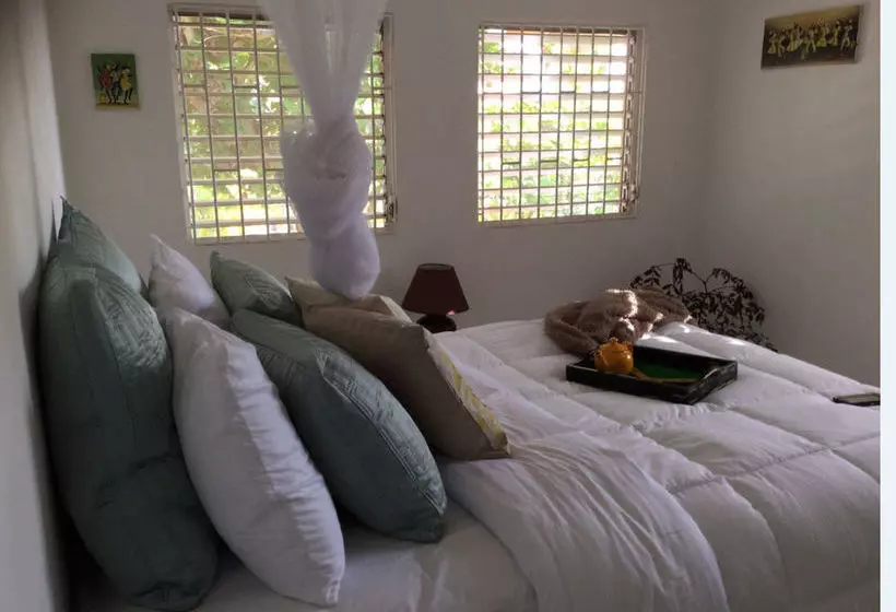 The Sun & Rain Cottage