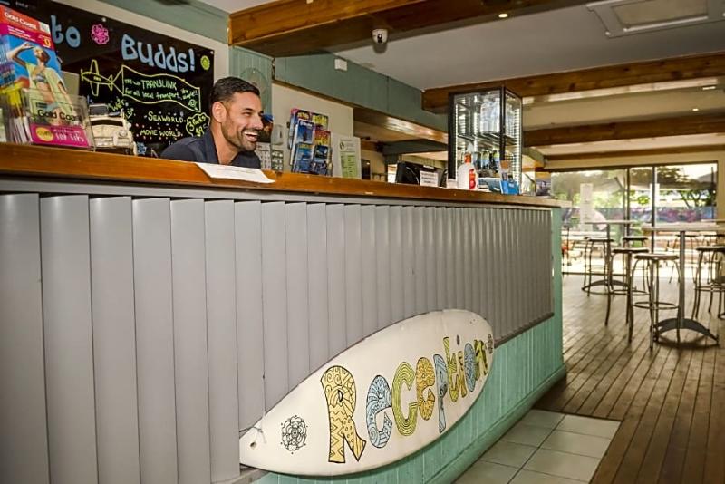 ユースホステル Budds In Surfers Backpackers