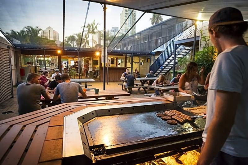 ユースホステル Budds In Surfers Backpackers