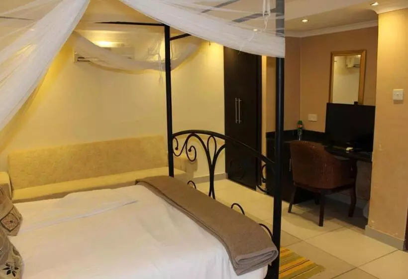 هتل Casa Mia Lodge & Restaurant