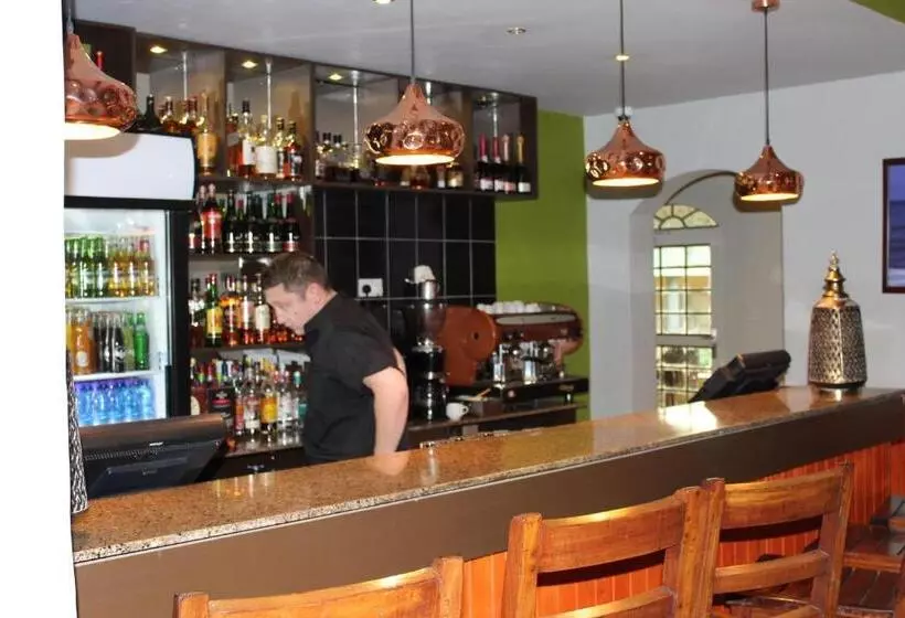 هتل Casa Mia Lodge & Restaurant