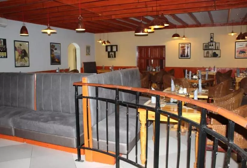 هتل Casa Mia Lodge & Restaurant