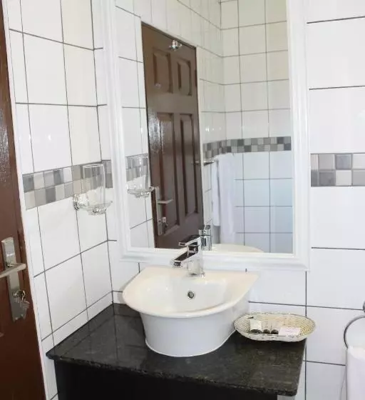 هتل Casa Mia Lodge & Restaurant