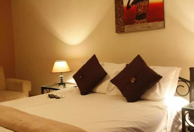 هتل Casa Mia Lodge & Restaurant