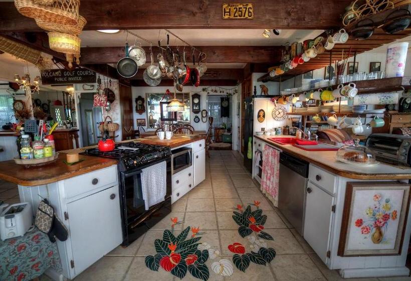 فندق Hale Kawehi Guesthouse