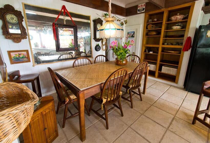 فندق Hale Kawehi Guesthouse