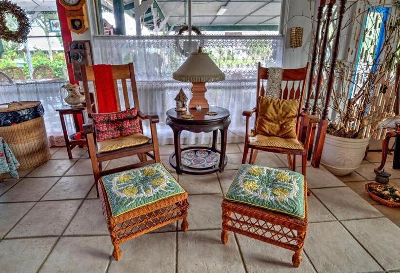 فندق Hale Kawehi Guesthouse