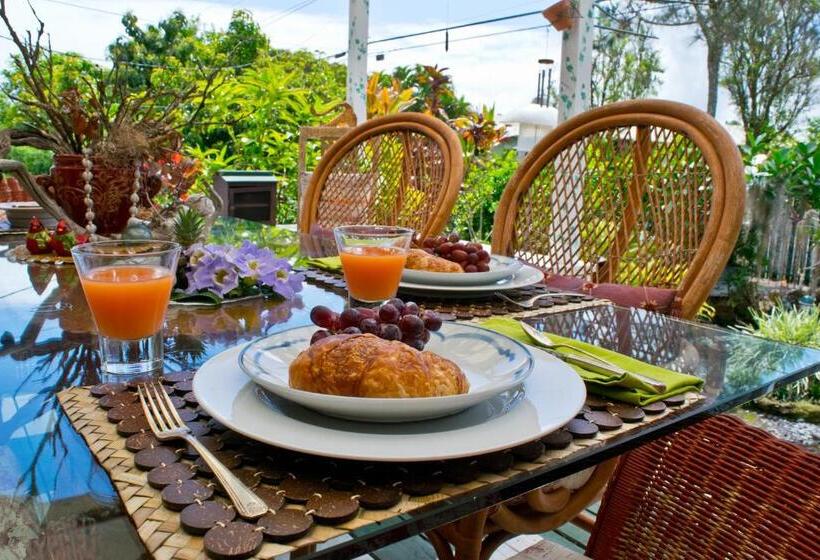 فندق Hale Kawehi Guesthouse