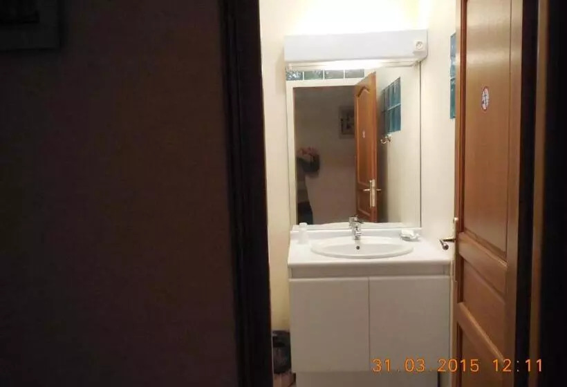 فندق Hôtel Le Petit Château Proche Parc Des Expositions Porte De Versailles