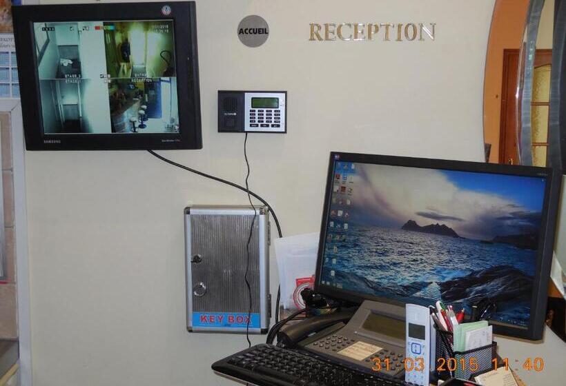 فندق Hôtel Le Petit Château Proche Parc Des Expositions Porte De Versailles