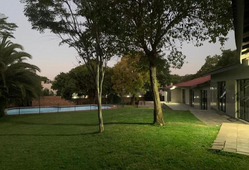 Отель Rivonia Guest House