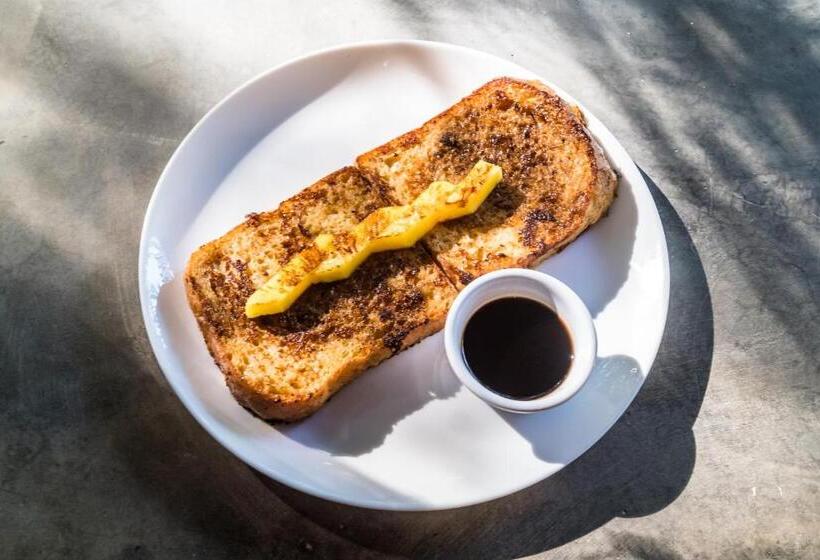 酒店 The Sunset Shack