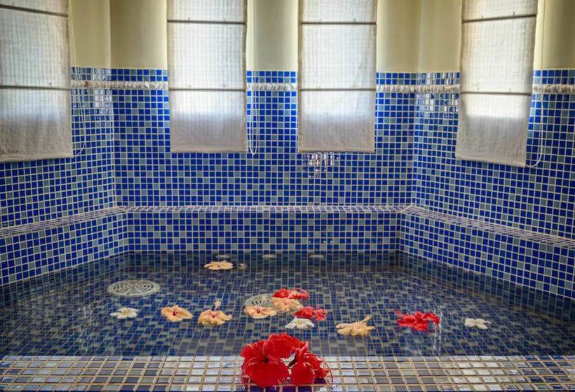 Le Flamboyant Resort