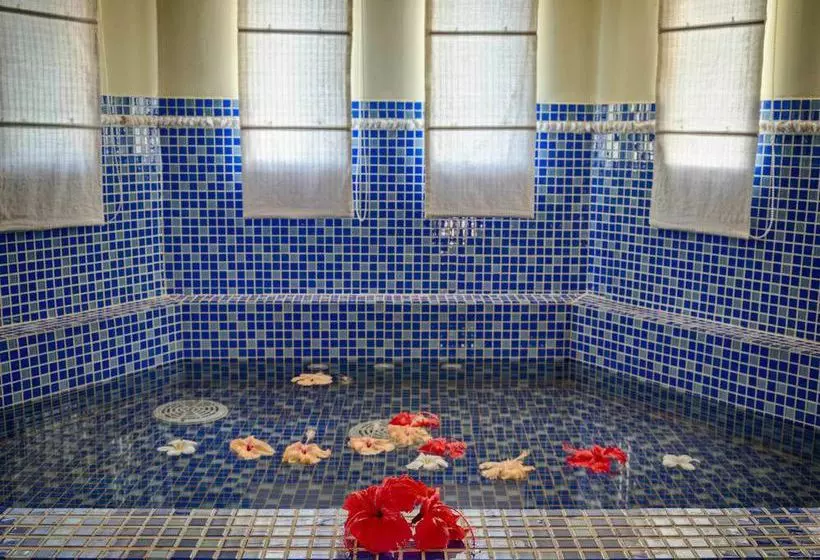 Le Flamboyant Resort