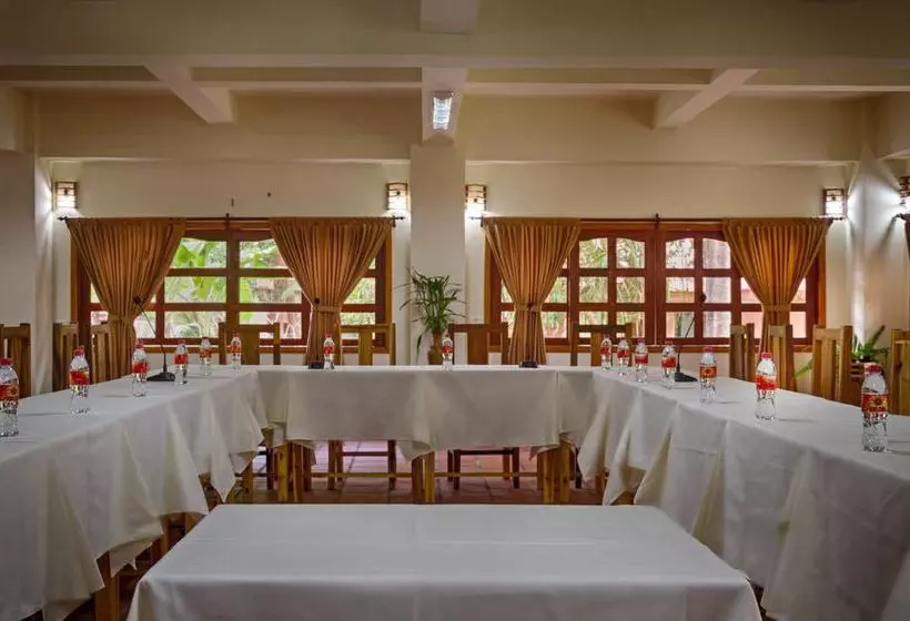 Le Flamboyant Resort