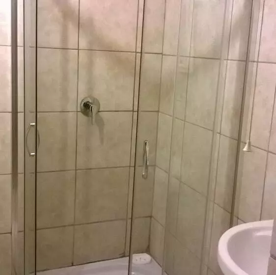 Bed & Breakfast Maple's Guest House