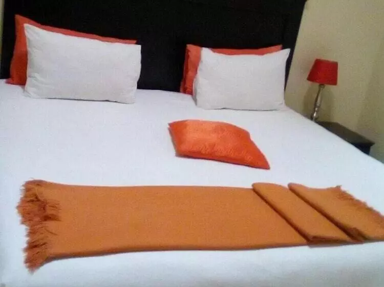 Bed & Breakfast Maple's Guest House