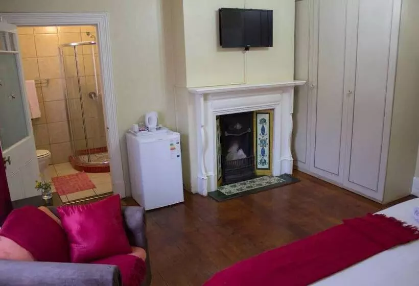 Bed & Breakfast Maple's Guest House