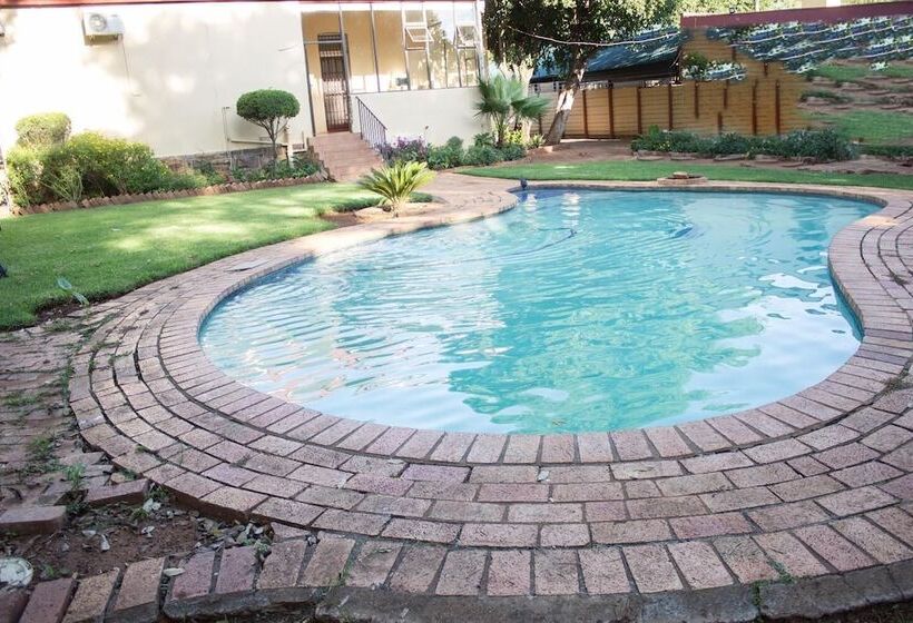 Bed & Breakfast Maple's Guest House