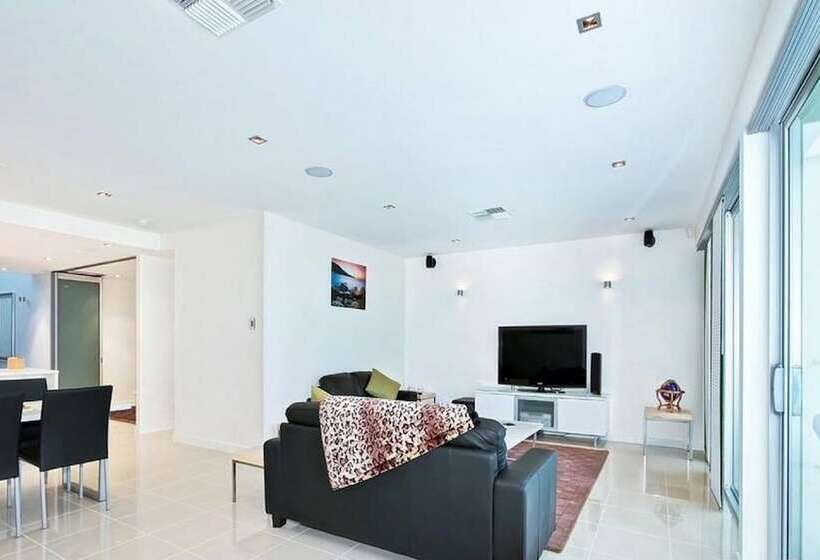 Breeze Beachfront Apartment