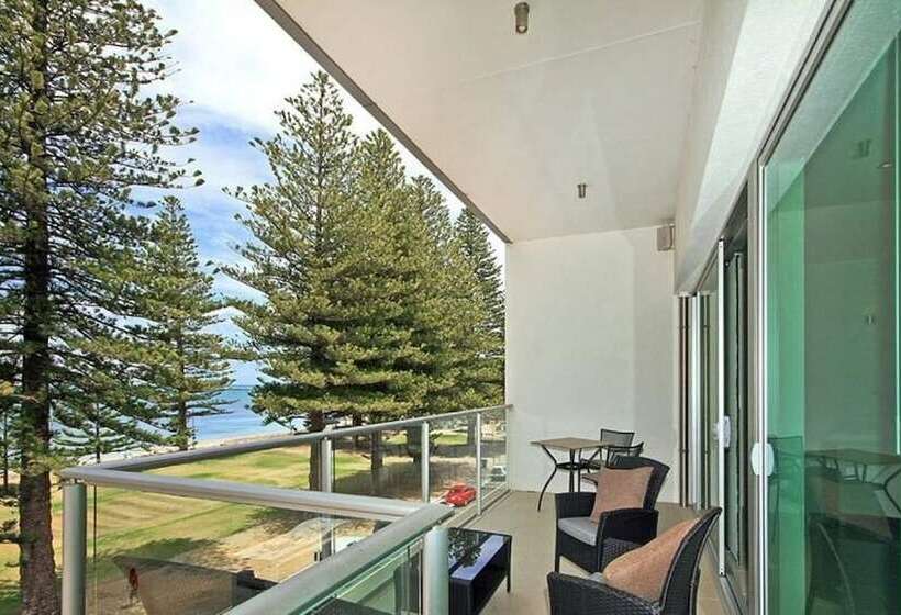 Breeze Beachfront Apartment