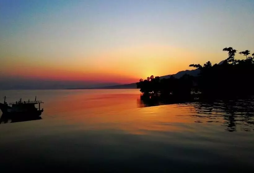 فندق Capa Maumere