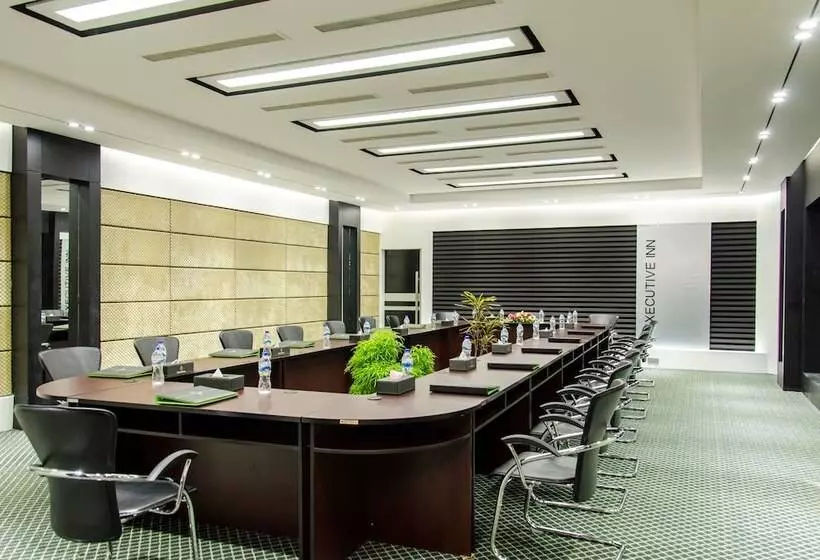 Hotelli Executive Inn